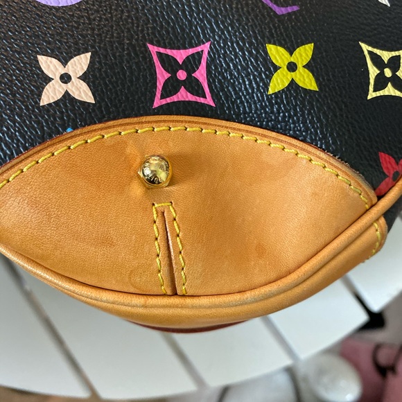 SOLD Authentic Louis Vuitton Greta - Picture 7 of 16